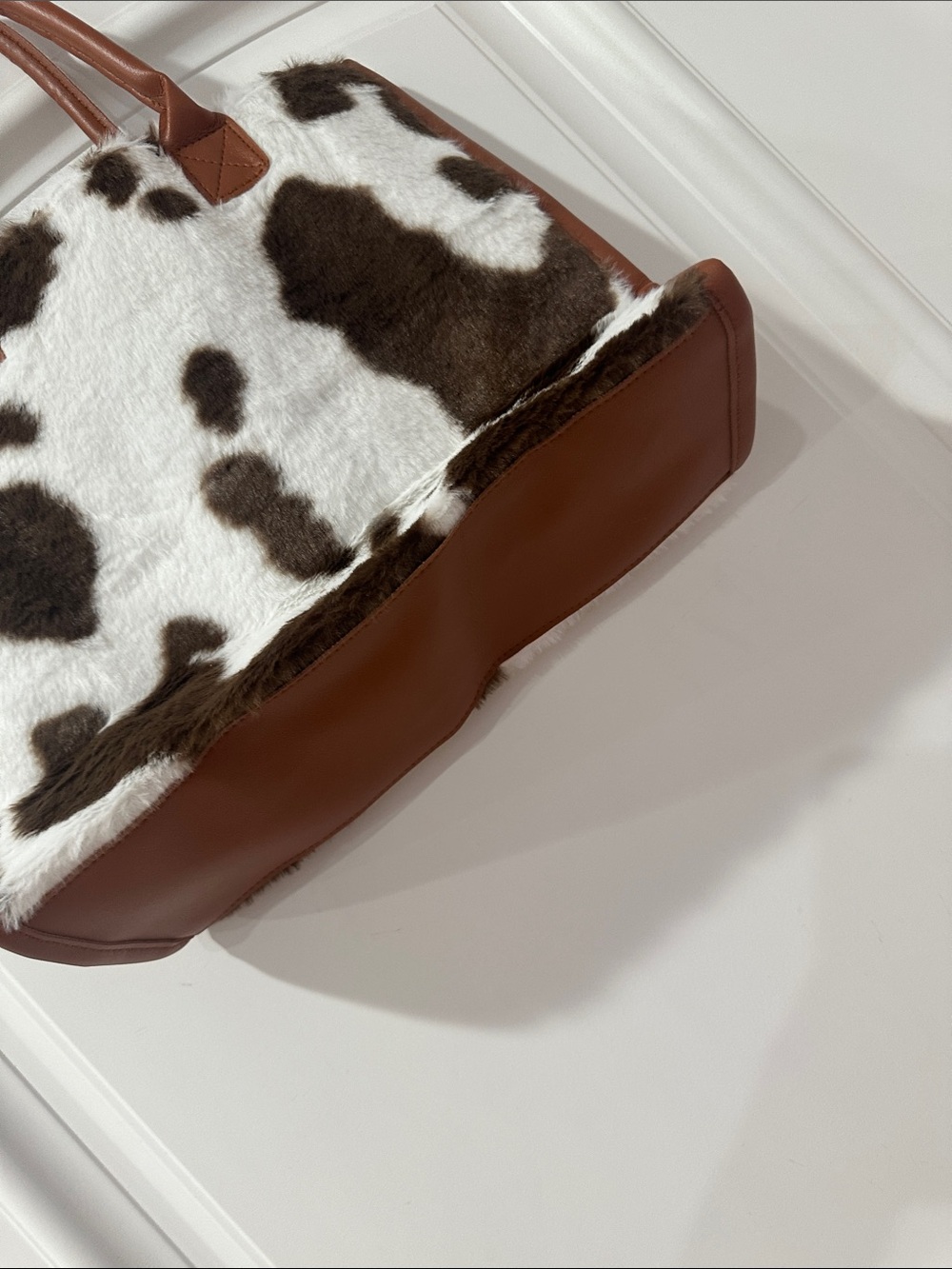 SHEIN Brown & White Cowhide Faux-Fur Tote - Picture 2 of 9